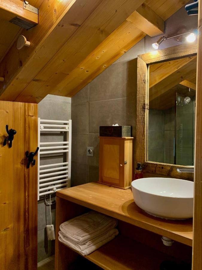 Appartement Avec Jacuzzi Dans Chalet Prive, Grande Terrasse, Parking Gratuit Ле-Уш Екстер'єр фото